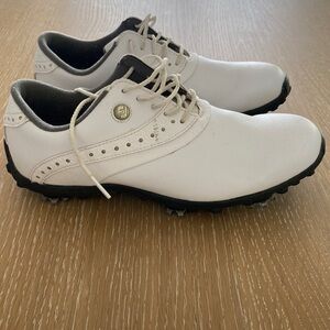 White foot joy women’s golf shoes size 6.5